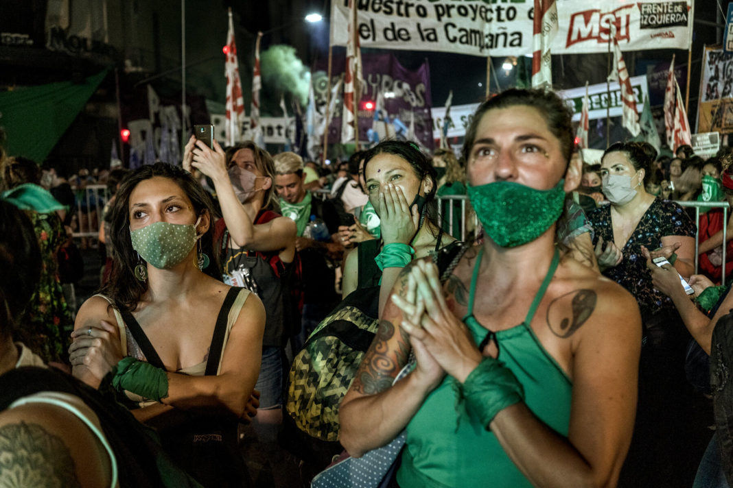 Miercuri, pe străzile capitalei Buenos Aires, numeroase femei au ieşit pentru a sărbători