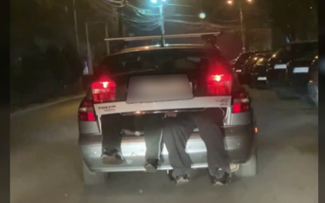 VIDEO: Șoferiţă amendată pentru că şi-a cărat soţul beat criţă în portbagaj
