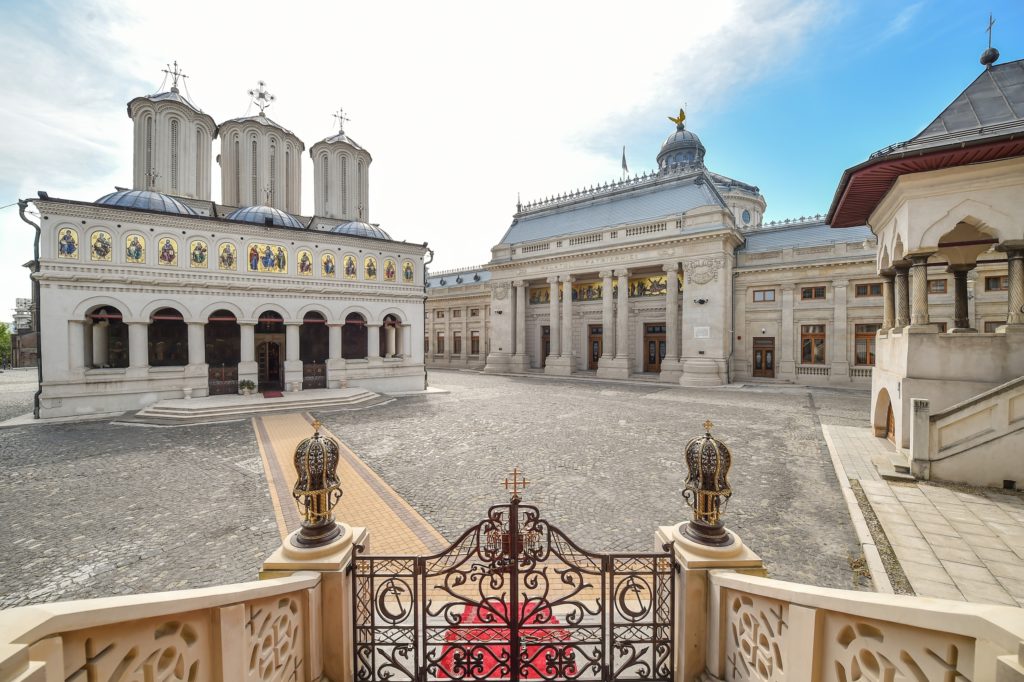 Patriarhia Română anunță că slujba trecerii în Noul An are loc mai devreme pentru a respecta restricţiile de circulaţie