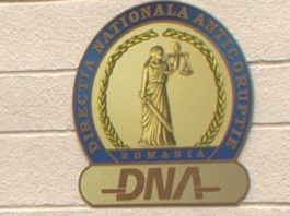 Soţul cântăreţei Sanda Ladoşi, trimis în judecată de DNA pentru delapidare