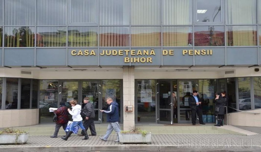 Șef de la Casa Judeţeană de Pensii Bihor, judecat pentru că a luat mită de la 491 de pacienți în 25 de zile