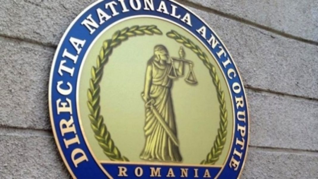 Șefi de spitale din Brașov și Harghita, anchetați pentru mite de zeci de mii de euro luate pentru atribuirea frauduloasă de contracte