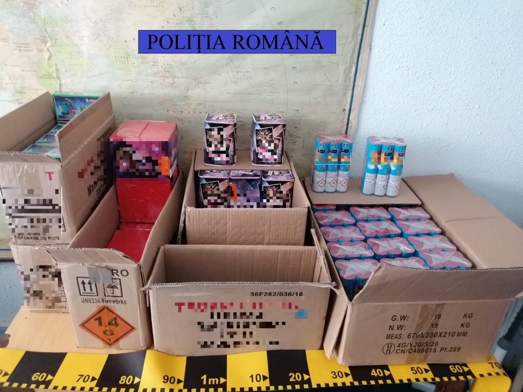 Olt: Peste 5000 de articole pirotehnice, confiscate