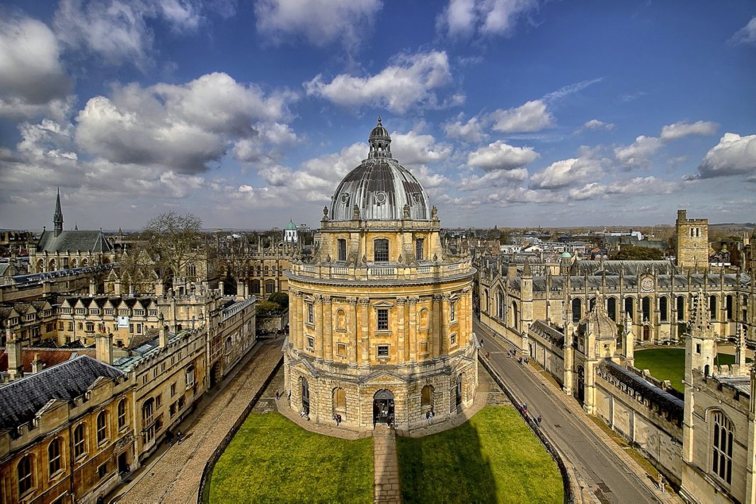 Condiţii diferite pentru studii în Marea Britanie, în funcţie de statutul persoanei şi de tipul programului