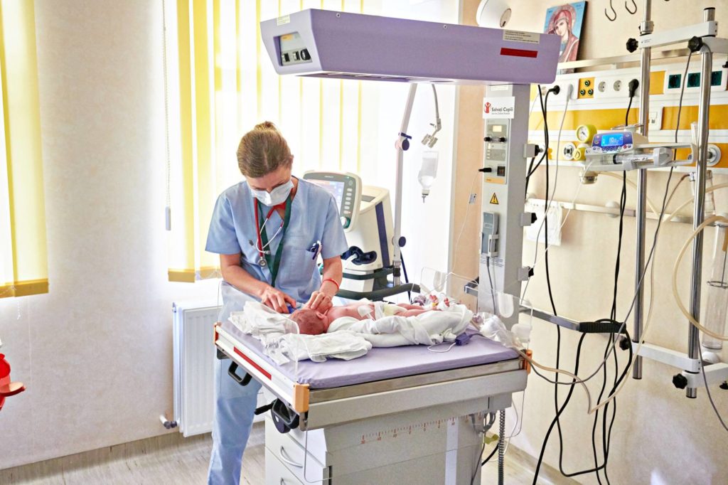 În Mehedinți mortalitatea infantilă este de 4 ori mai mare decât în București. Investiția în Secțiile de ATI neonatală e urgentă