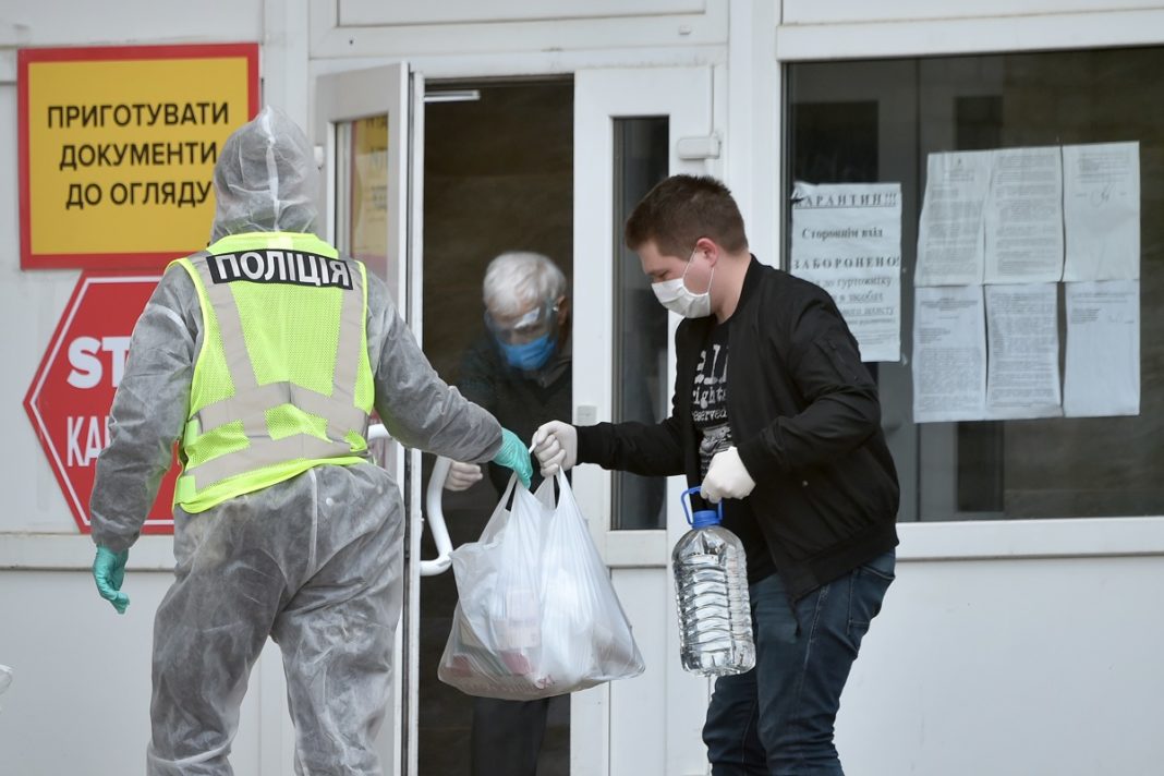 Ucraina a depăşit, joi, pragul primului milion de contaminări cu SARS-CoV-2