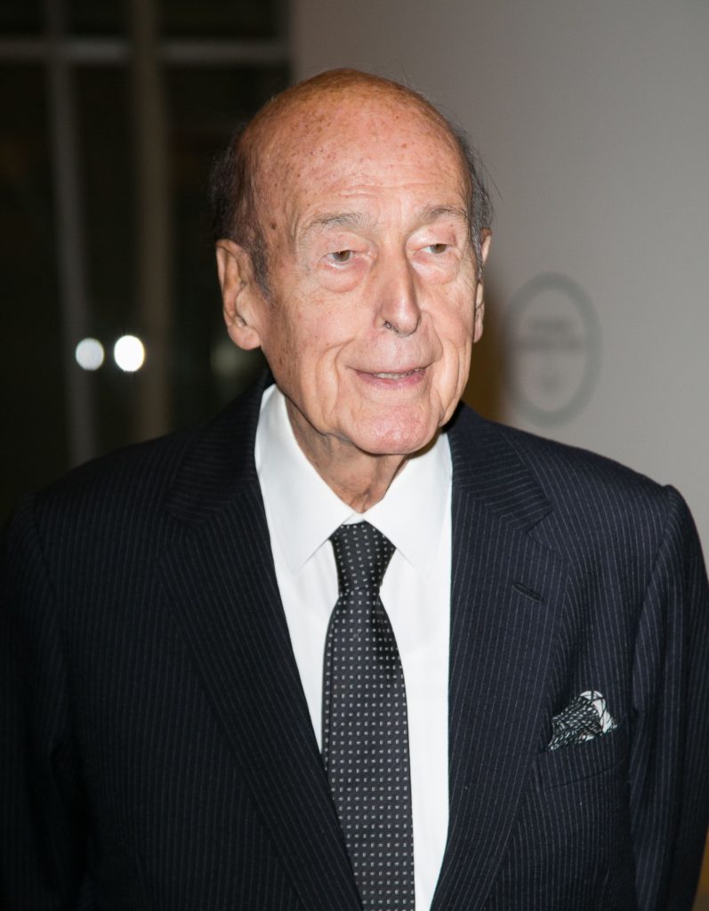 Fostul preşedinte francez Valéry Giscard d’Estaing, răpus de COVID