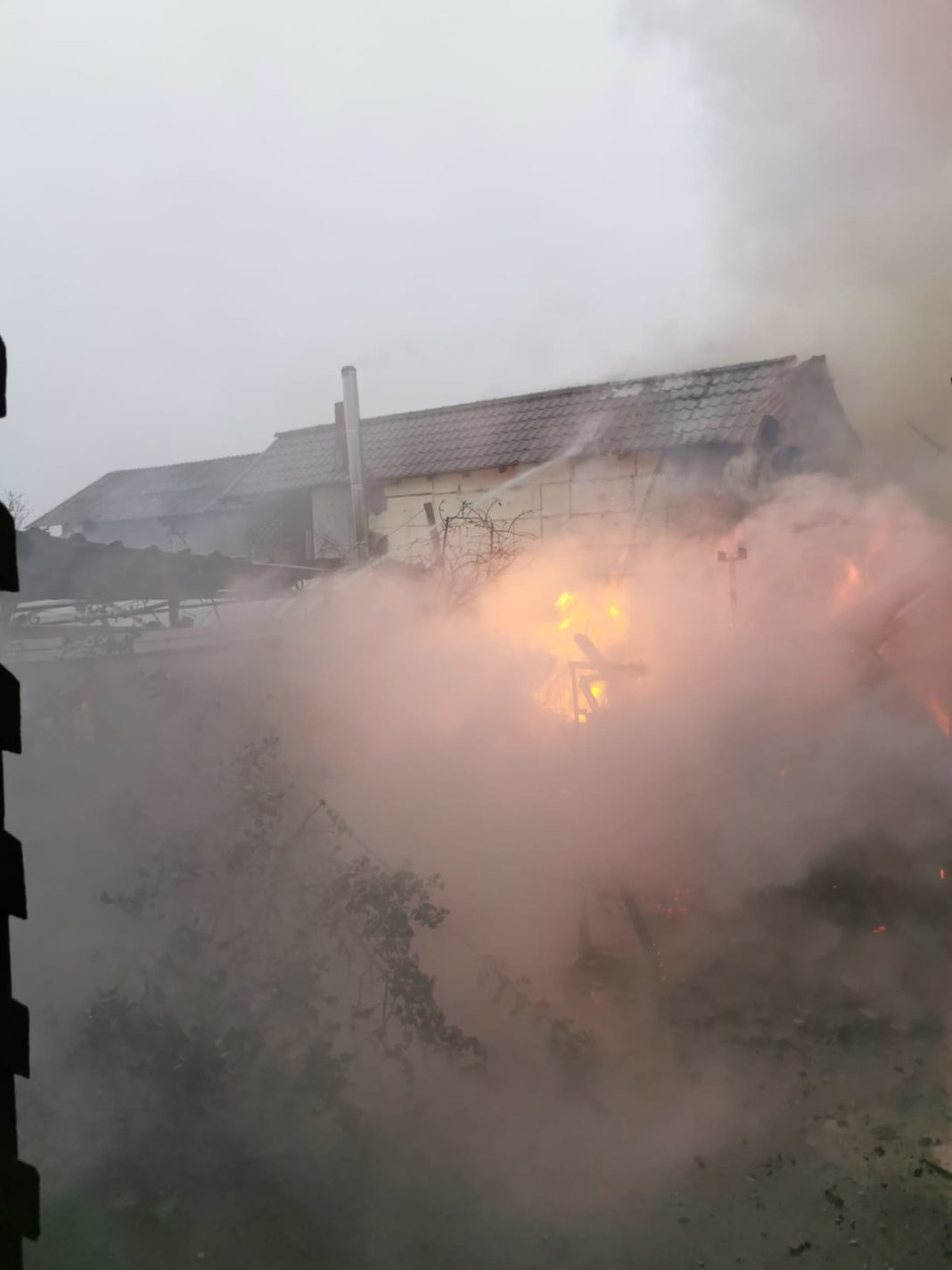 WhatsApp Image 2020-12-15 at 16.56.09 (1) Incendiu într-o gospodărie din Budești