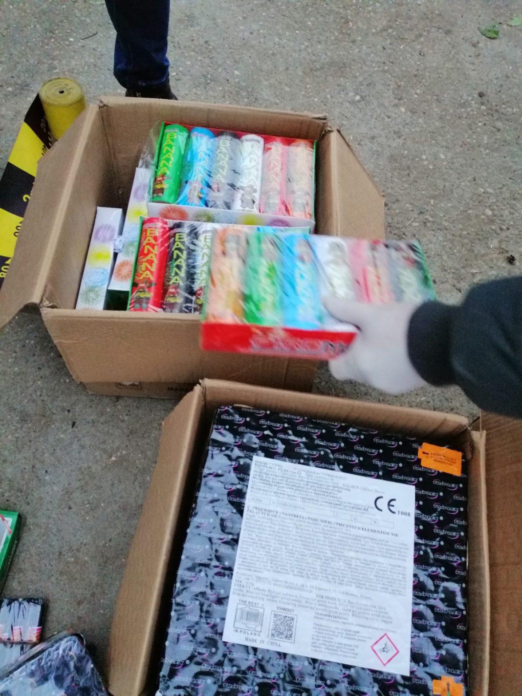 Polițiștii au identificat 47 de kg de articole pirotehnice tip baterii de artificii, candele romane și petarde