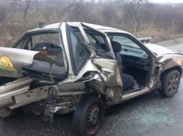 O femeie a fost rănită în urma coliziunii dintre două autoturisme pe DN 6, în afara localității Cârcea