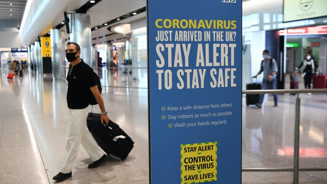 Marea Britanie reduce la 10 zile carantina pentru contactele persoanelor pozitive și pentru turiștii străini