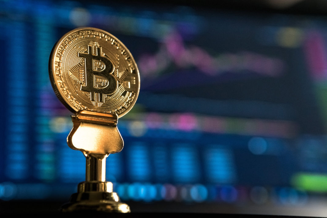 Bitcoin îşi continuă ascensiunea şi atinge un nou record de 28.600 de dolari