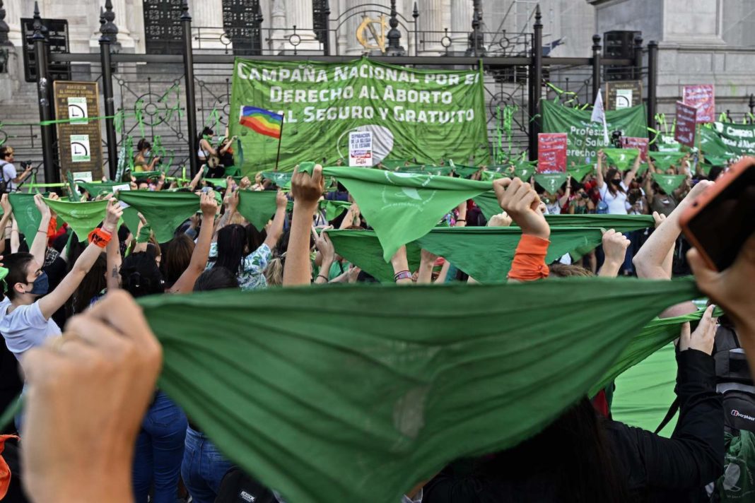 Argentina a legalizat avorturile