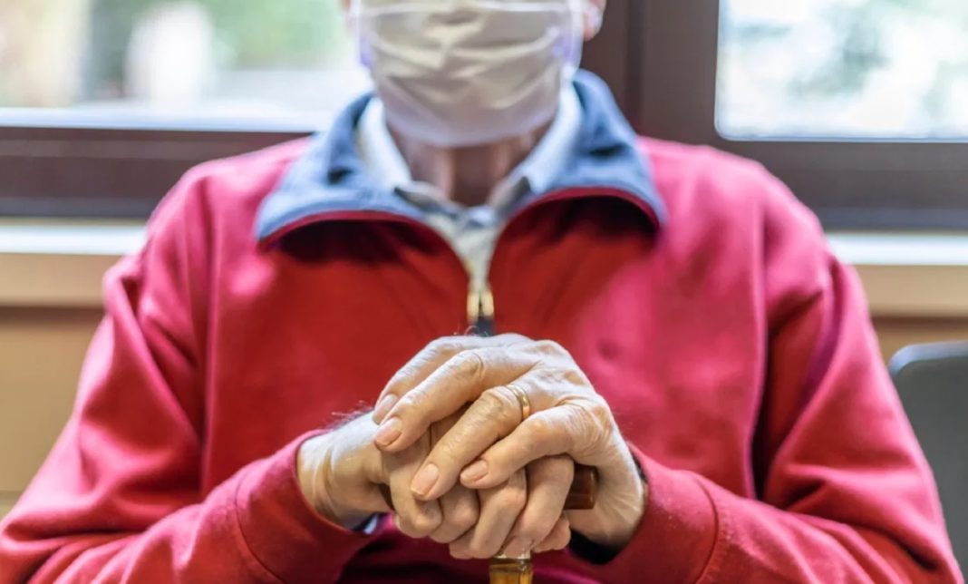 azil-coronavirus 12.166 de persoane vârstnice și persoane fără adăpost din Dolj vor primi pe suport electronic bani pentru masa caldă