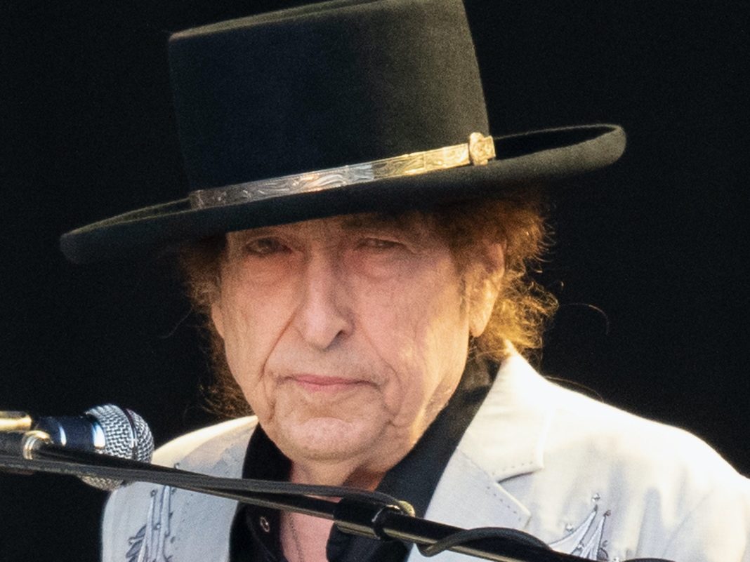 Bob Dylan vinde Universal Music drepturile de autor pentru toate cântecele sale