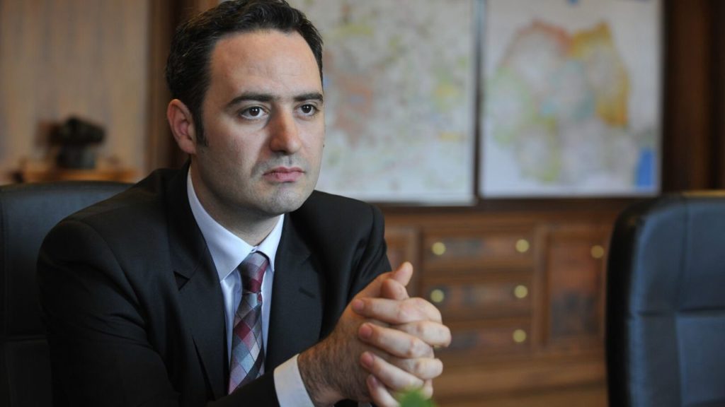 Eficienţa cheltuielilor publice şi creşterea veniturilor bugetare, obiective ale ministrului propus la Finanţe