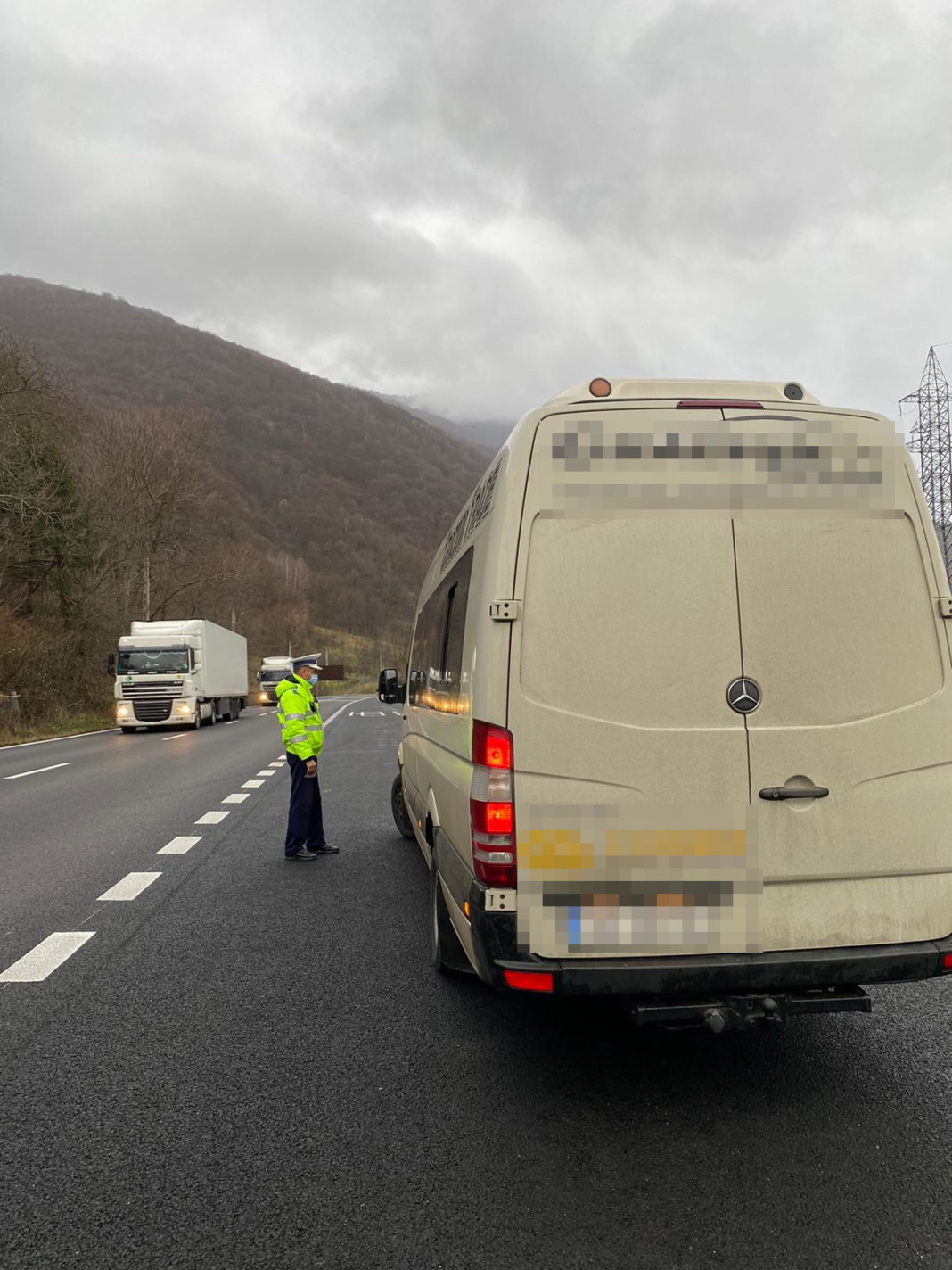 com covid 09.12 (1) Polițiștii vâlceni au efectuat mai multe acțiuni de limitare a infectării cu virusul COVID-19