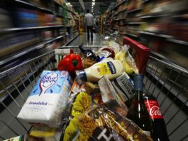 Marea Britanie restricționează promoțiile la alimentele pline de grăsimi