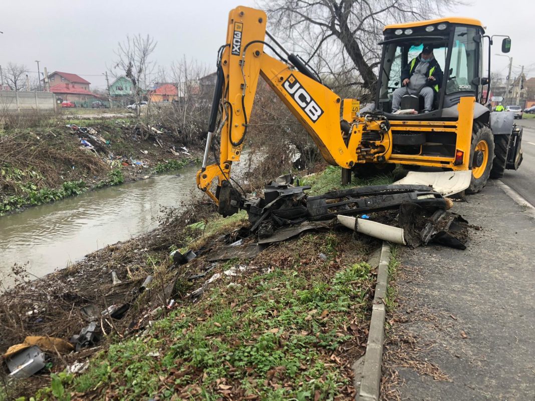 105 tone de deșeuri strânse de ABA Jiu de pe Canalul Colector Craiova