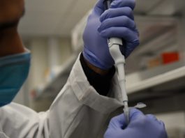 Cercetătorii Universității Pennsylvania împreună cu compania Regeneron încearcă să dezvolte un spray nazal împotriva COVID-19