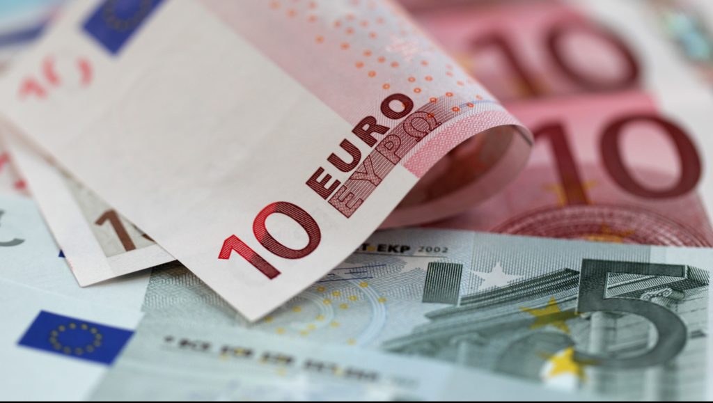 Percheziții la persoane care au pus în circulație în mai multe județe bancnote euro contrafăcute