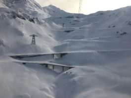 Strat de zăpadă de peste 80 de centimetri și risc de avalanșă în Făgăraș