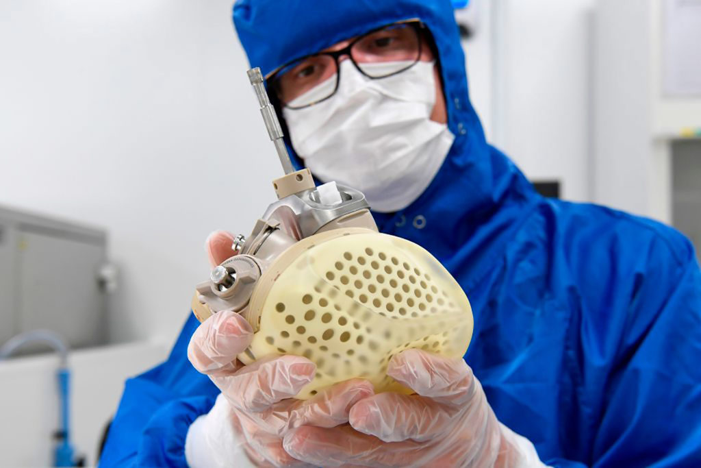 Autoritățile europene au aprobat vânzare primei inimi artificiale