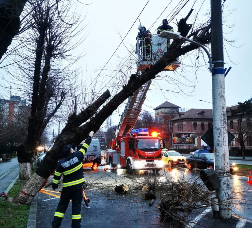 Intervenție a pompierilor pe Calea București