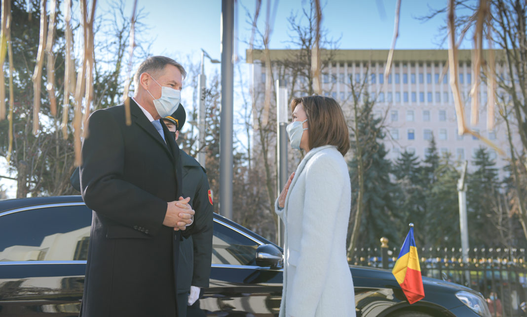 iohannis2 Preşedintele Klaus Iohannis a anunţat că România va trimite la Chişinău ”până la 200.000” de doze de vaccin şi specialişti