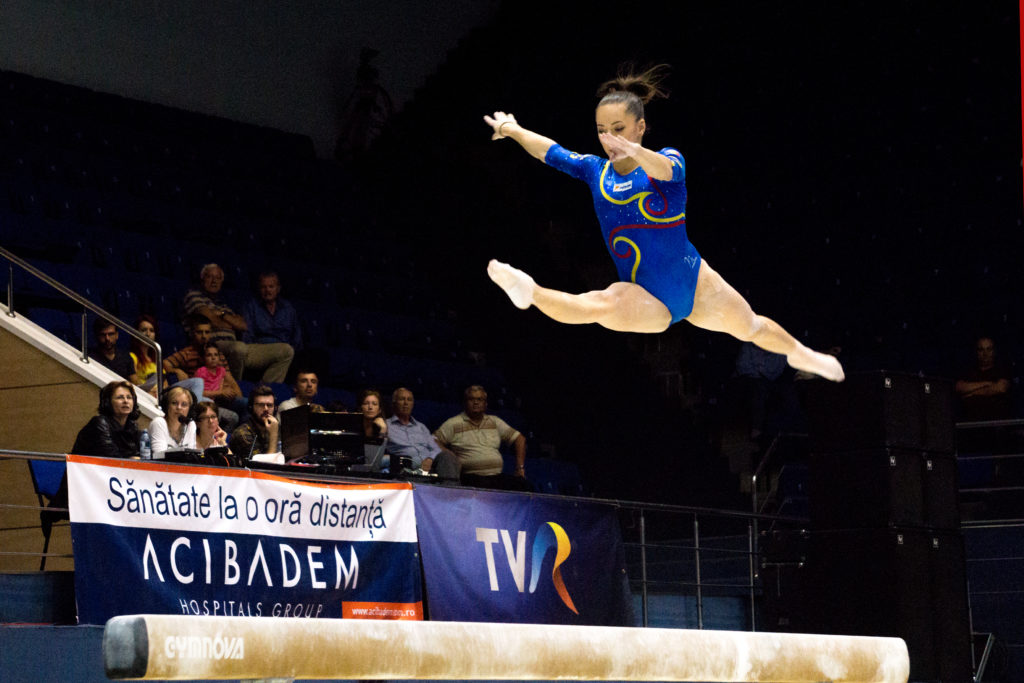 O „dublă“ fantastică. Larisa Iordache și Silviana Sfiringu, aur și argint la bârnă
