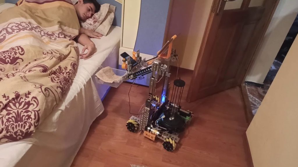 Elevi din Craiova, premiați pentru un robot medical care să fie util  în pandemie
