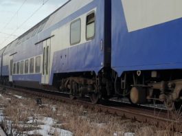 Un tren de călători de pe ruta Filiași-Orșova s-a defectat în linie curentă