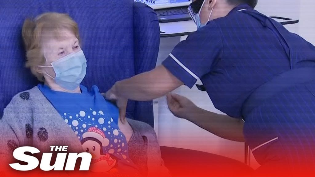 O bunică de 90 de ani, prima persoană vaccinată cu Pfizer