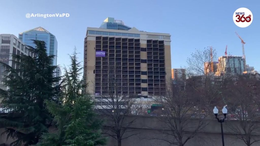 SUA: Hotelul Rosslyn Holiday Inn demolat prin implozie
