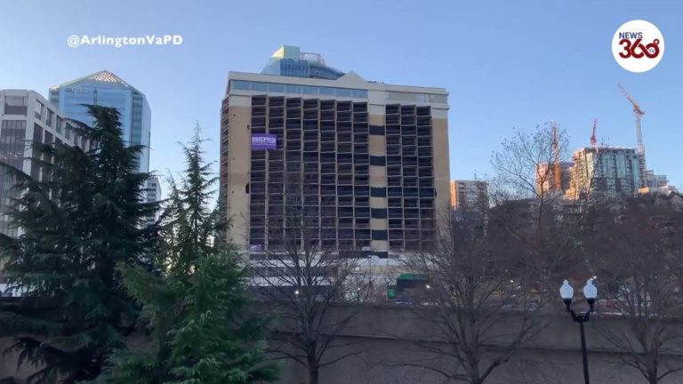 SUA: Hotelul Rosslyn Holiday Inn demolat prin implozie