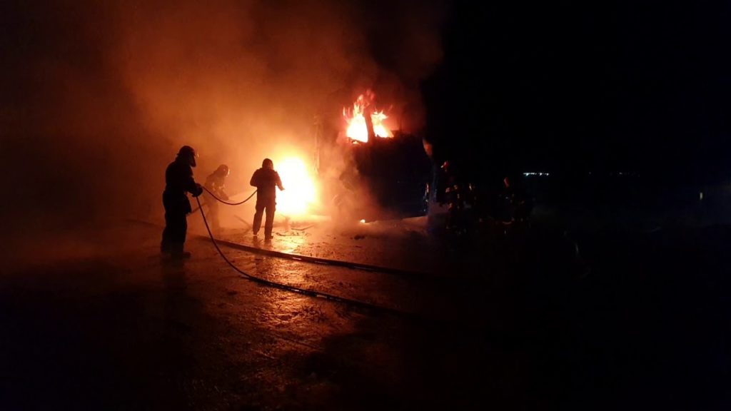 Incendiu puternic la două capete tractor lângă Craiova