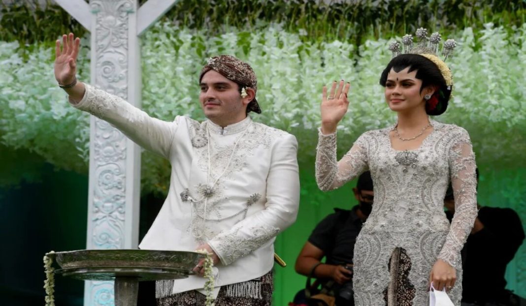 Doi tineri au organizat o nuntă cu 10.000 de invitați fără să încalce restricțiile