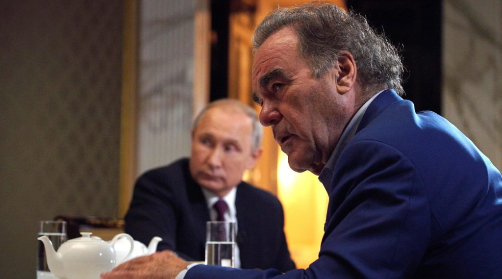 Regizorul american Oliver Stone a primit preferențial vaccinul rusesc Sputnik V