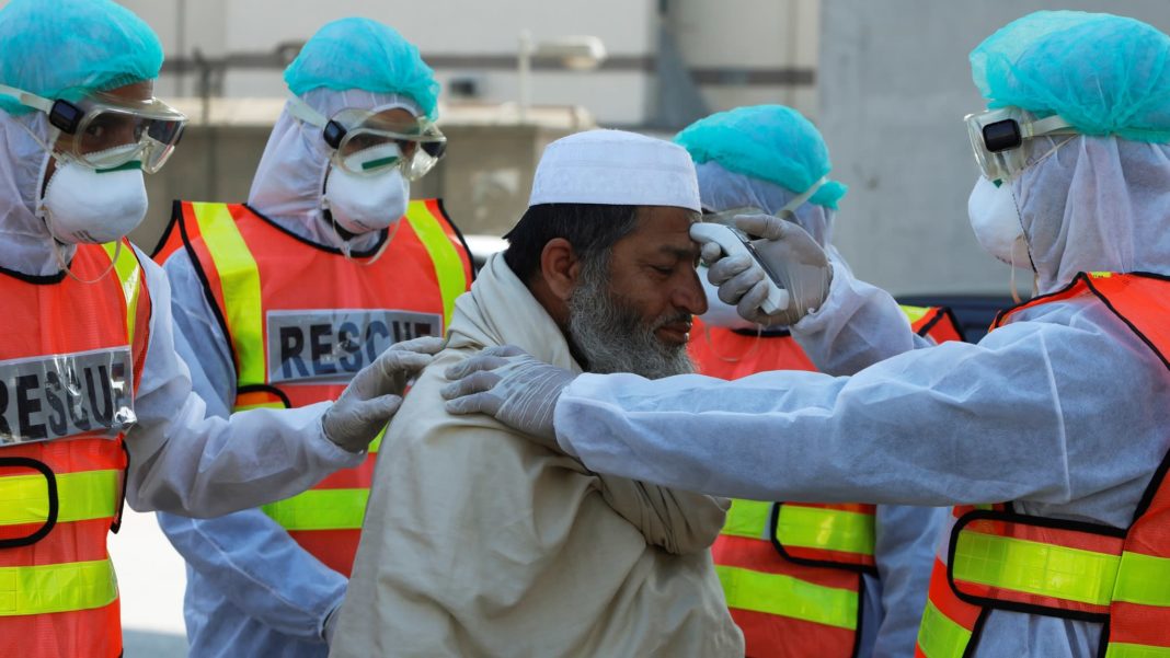 Spitalele pakistaneze, copleşite de numărul mare de pacienţi cu coronavirus