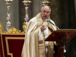 Papa Francisc îşi devansează cu două ore slujba din noaptea Crăciunului, pentru a respecta interdicţiile de circulaţie
