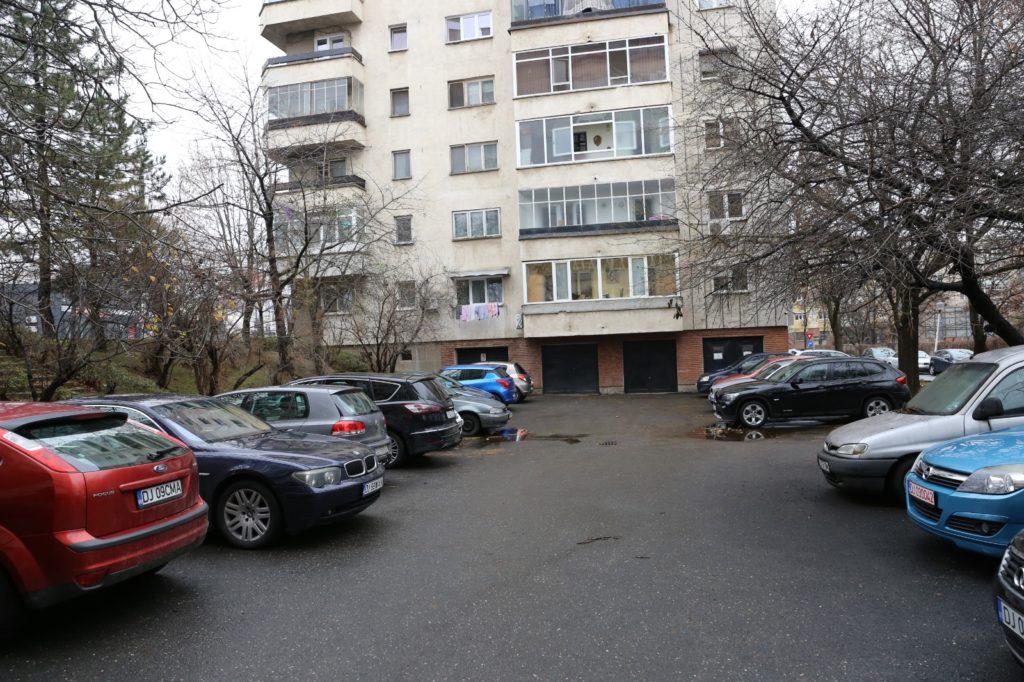 Primăria dă „restart“ la conceptul de parcare în Craiova. Primăria Craiova vrea să afle care este situaţia exactă a locurilor de parcare din municipiu şi cum poate fi îmbunătăţită capacitatea de parcare