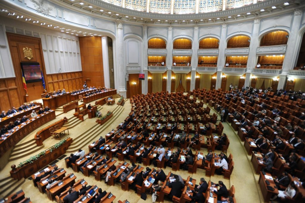 Partidele din coaliţie vor semna astăzi un acord la Parlament