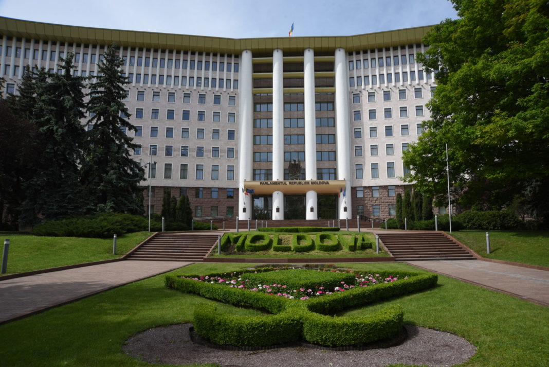 Republica Moldova schimbă dolarul cu euro ca monedă de referință