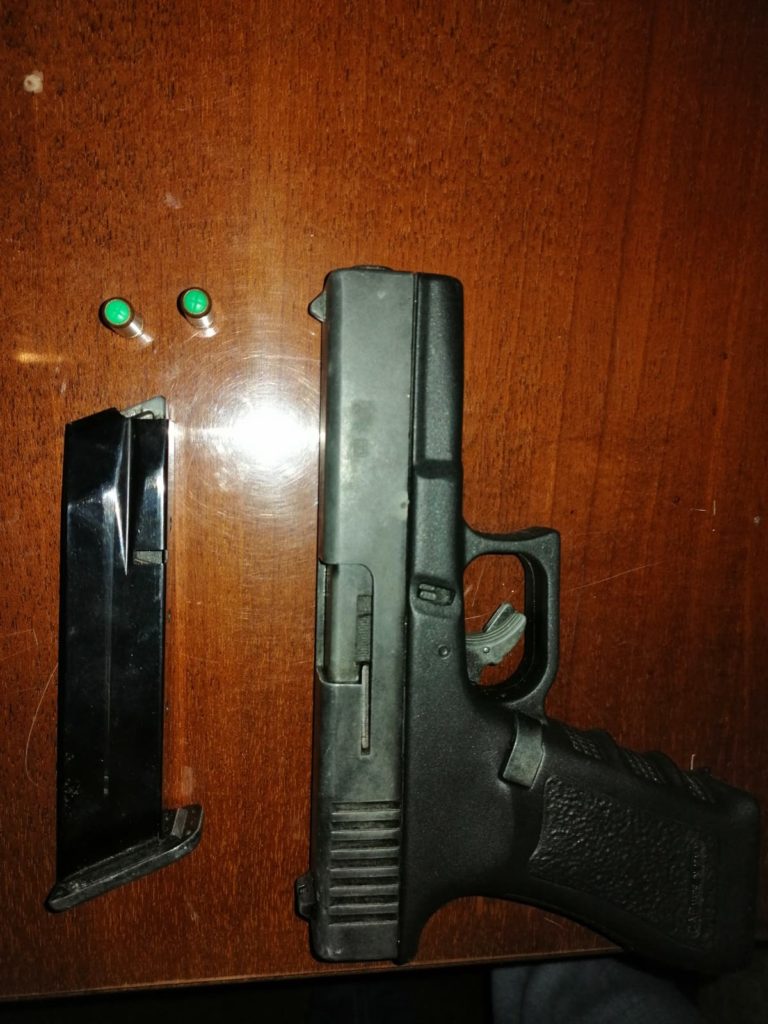 Dosar penal pentru un pistol fără permis