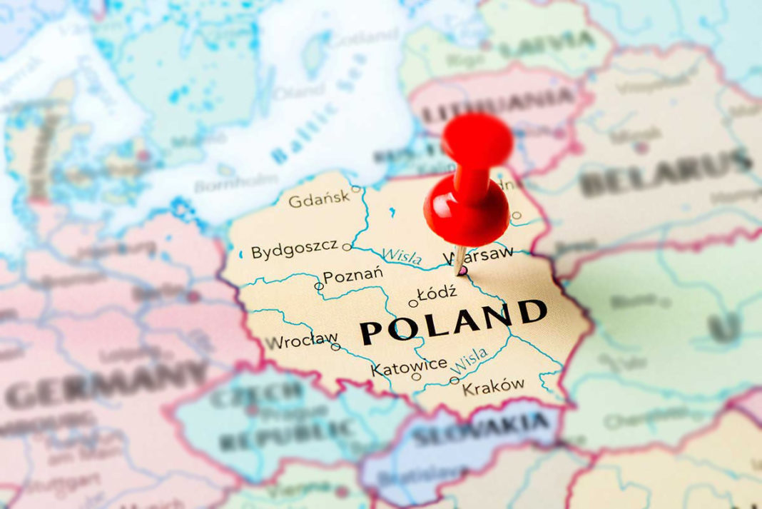 Românii care merg în Polonia cu avionul sau cu autocarul trebuie să intre obligatoriu în carantină 10 zile Românii care merg în Polonia cu avionul sau cu autocarul trebuie să intre obligatoriu în carantină 10 zile