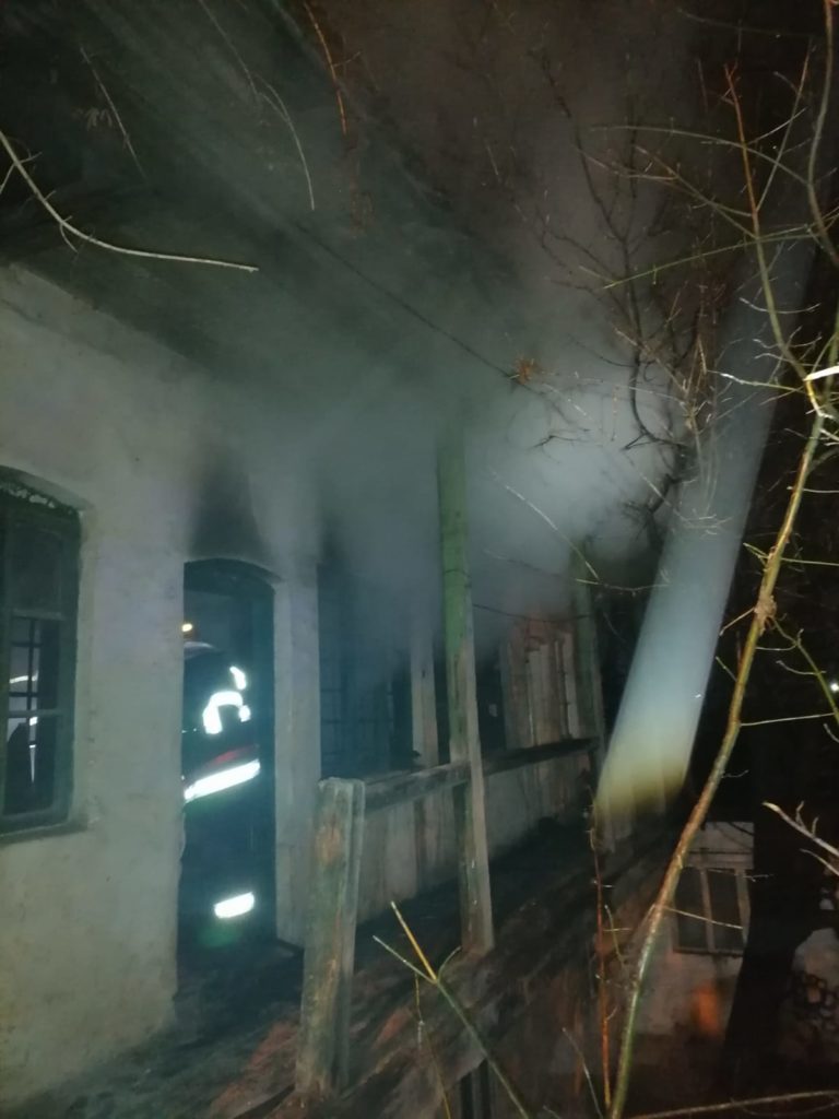 Incendiu la o casă părăsită, după foc pus intenționat