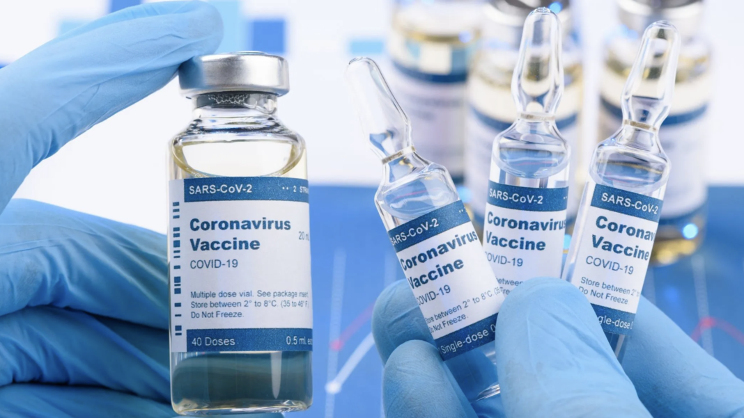 Cei care se vaccinează vor fi monitorizați la centrul spitalicesc unde fac vaccinul