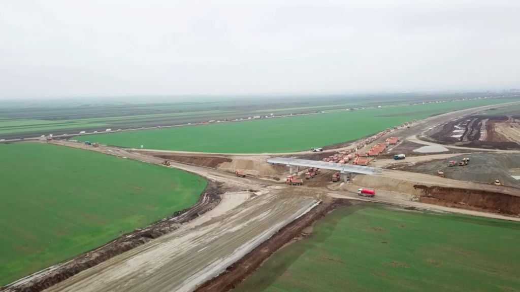 Se lucrează în forță pe „Autostrada Ford”, spre final de sezon