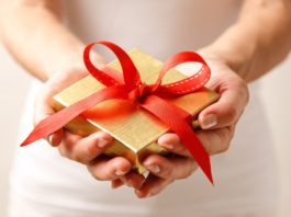 De ce să faci cadouri: beneficiile psihologice ale unei tradiții care ajută pe toată lumea
