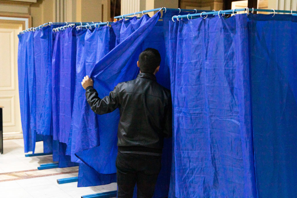 Peste 90.000 de români din străinătate votaseră până duminică la ora 9.00